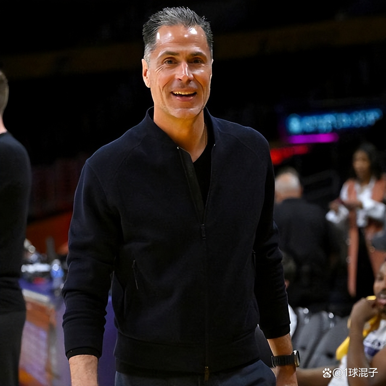 开云登录入口-国际篮联规定供国际比赛用的标准场地为