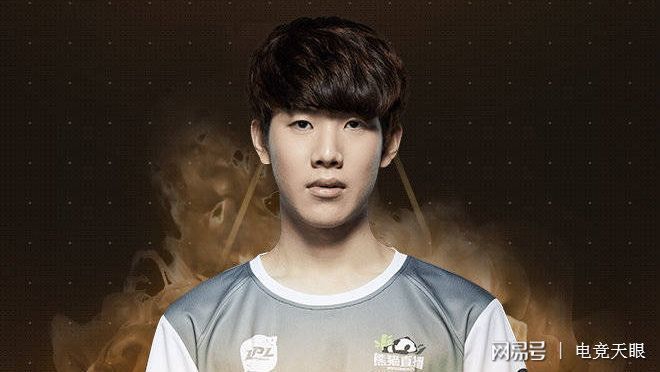 开云体育平台-包含TheShy爆冷击败SKT上海海港防线松动备战意甲，网友：清晨尤文图斯备战西甲的词条